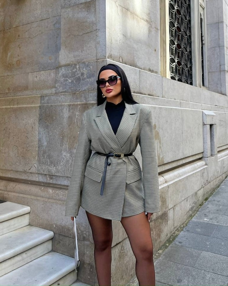 Elegant Checkered Blazer