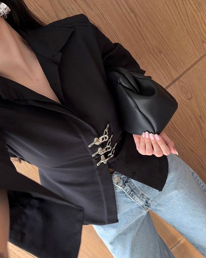 Elegant Black Buckle Detail Fitted Shirt | قميص أسود أنيق بقصة محددة وتفاصيل أبازيم معدنية