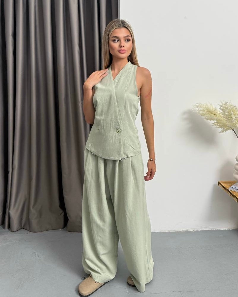 Pistachio Sleeveless Two-Piece Set | طقم قطعتين فستقي بارد بدون أكمام