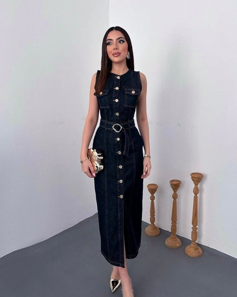 Tailored Fit Denim Dress with Front Button Detailing | فستان جينز بقصة محكمة وحزام يبرز الخصر