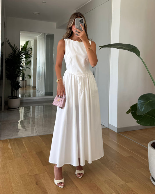 White Form-fitting Maxi Dress | فستان ابيض ماكسي بقَصّة أنثوية تُبرز القوام