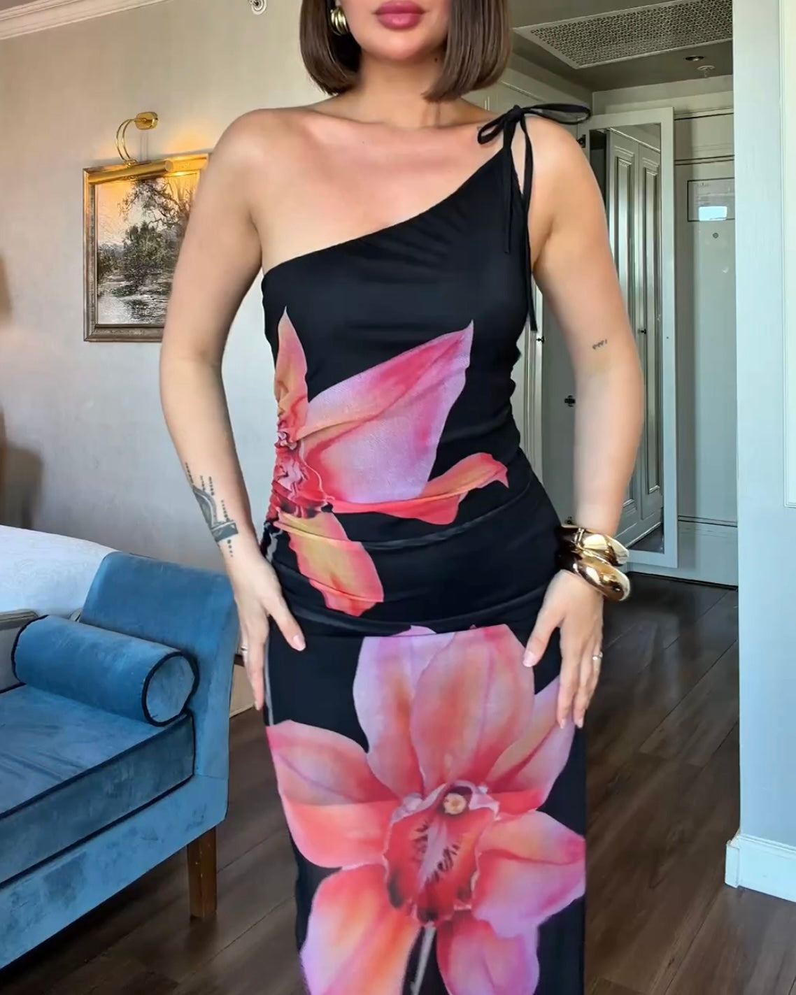 Black One-Shoulder Floral Maxi Dress | فستان أسود طويل مورد بكتف واحد