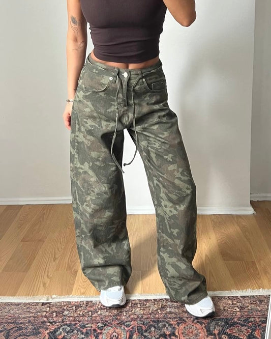 High-Waisted Camo Baggy Wide-Leg Jeans | جينز كاموفلاج بخصر عالي وقصة باغي واسعة
