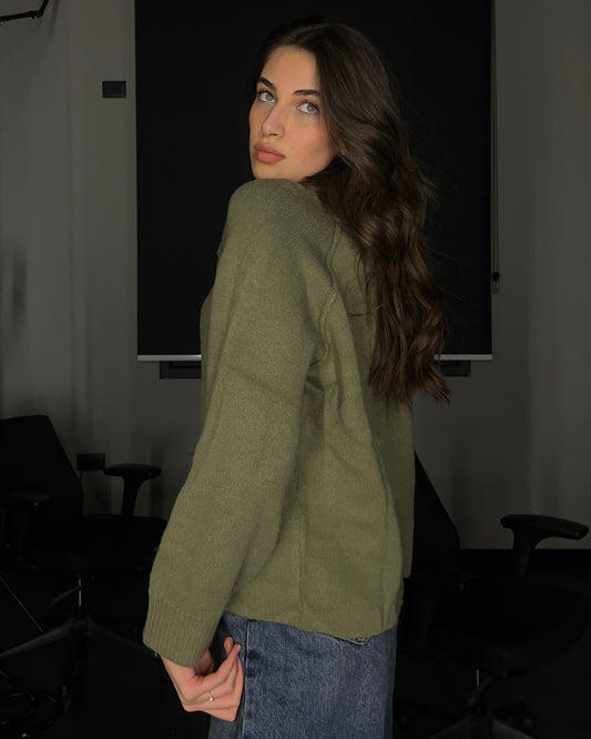 Sage Green Wool-Blend Zip-Up Cardigan with High Ribbed Collar | كارديغان صوف بسحاب باللون الاخضر مع ياقة عالية مضلعة