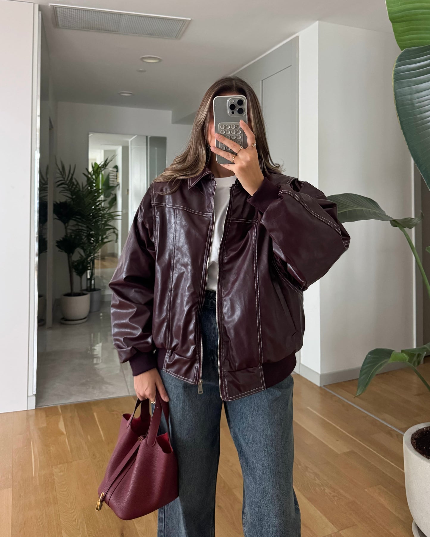 ‏Timeless Black Leather Bomber Jacket | ‏جاكيت بومبر من الجلد باللون الاسود الكلاسيكي