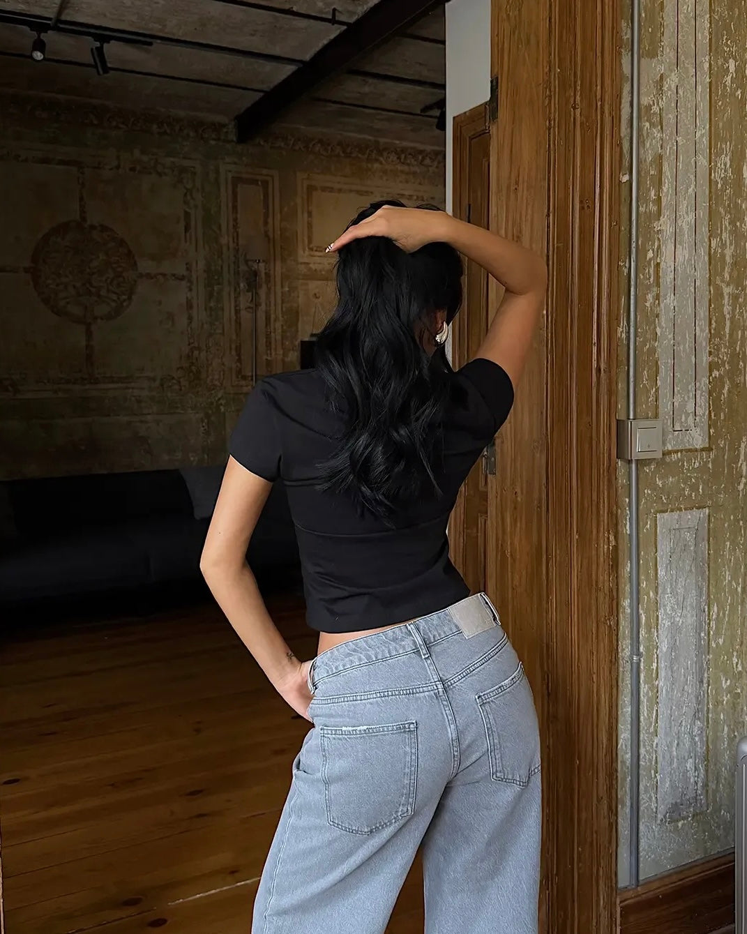 Basic Black T-Shirt | تيشيرت اسود كلاسيك