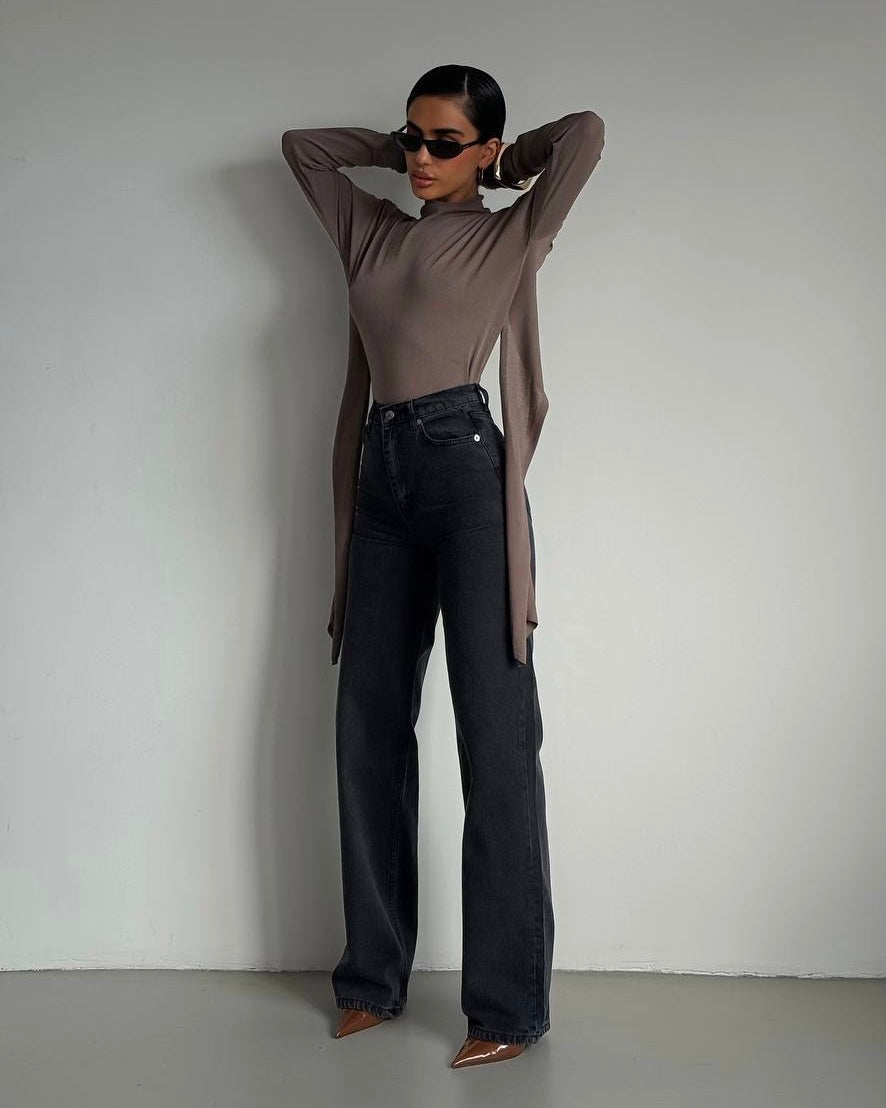 Black Straight Leg High-Waisted Jeans | جينز أسود واسع بخصر عالي