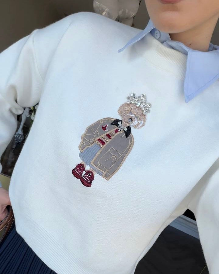 Ivory Knit Top with Embroidered Graphic Detail | بلوزة أوف وايت بتفصيل مطرز مميز