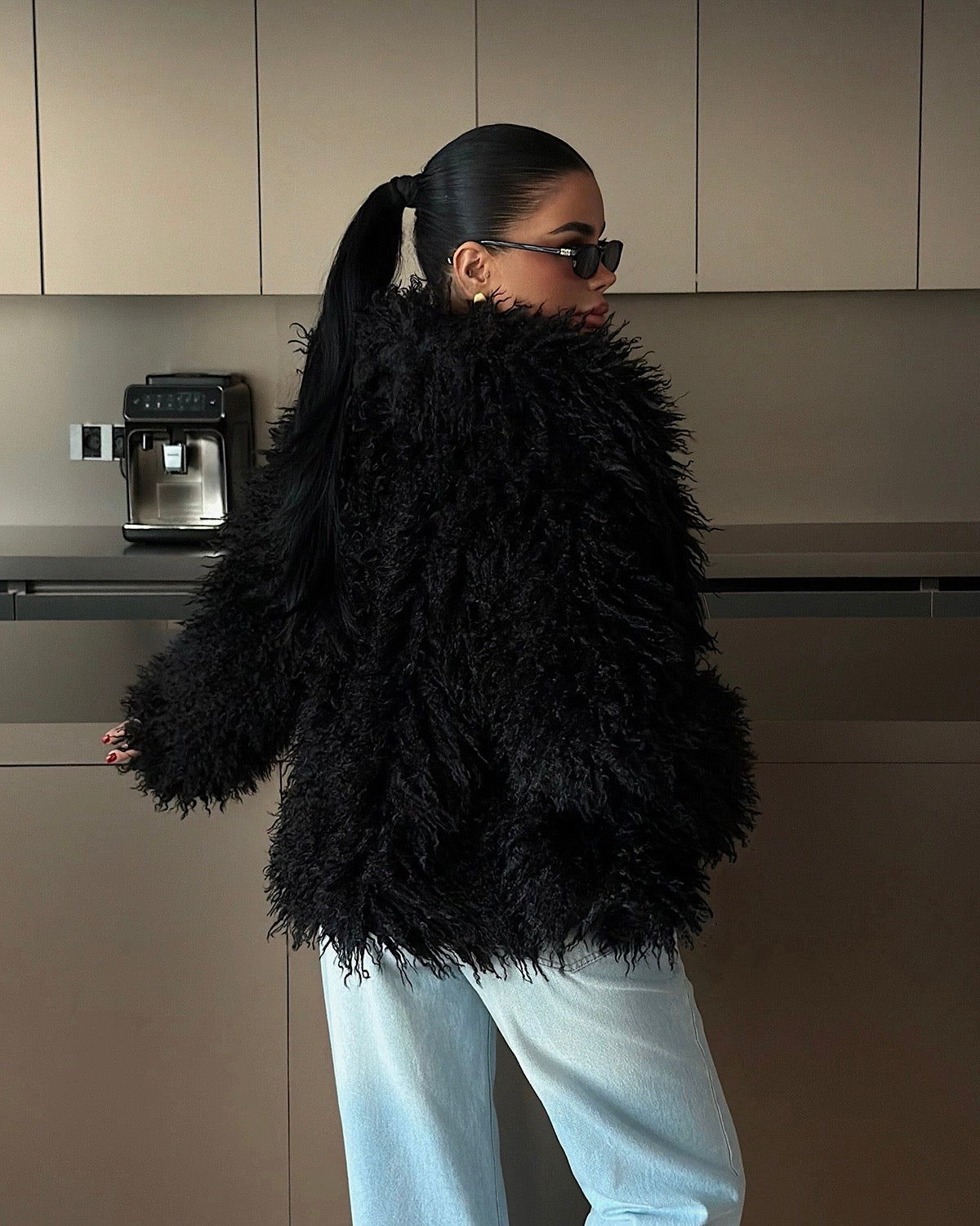 Black Shaggy Faux Fur Jacket with Oversized Fit | جاكيت فرو أسود بقصة أوفر سايز وفرو كثيف
