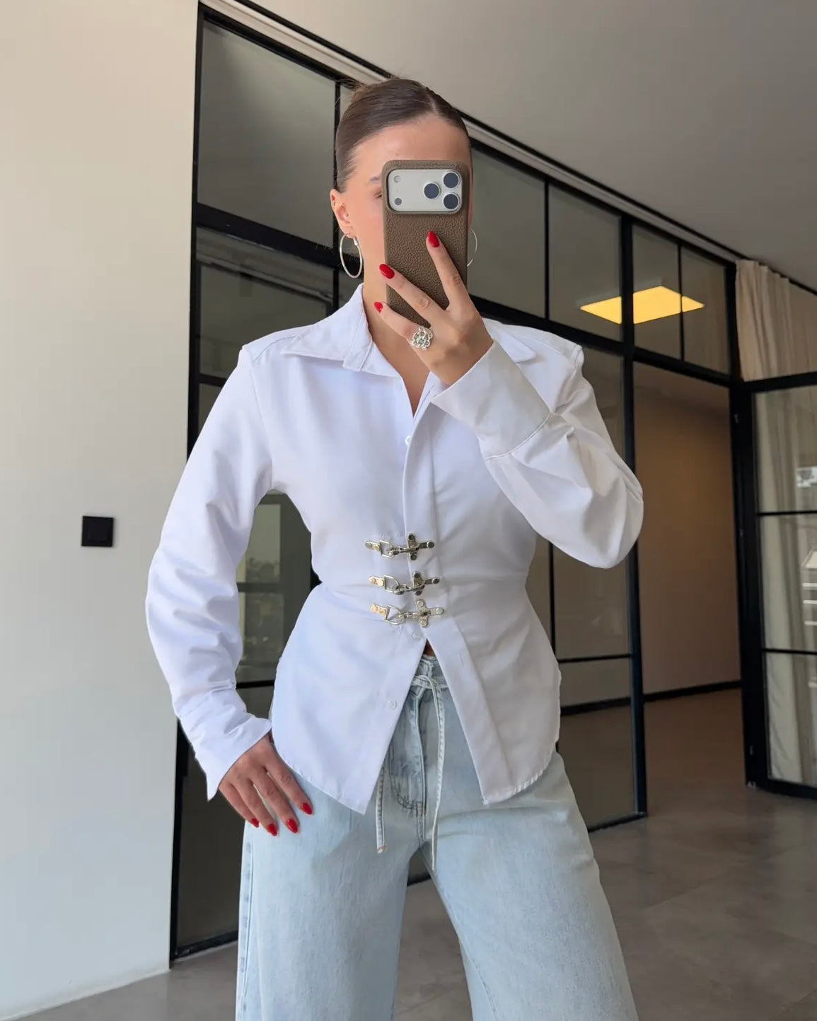 Elegant Black Buckle Detail Fitted Shirt | قميص أسود أنيق بقصة محددة وتفاصيل أبازيم معدنية