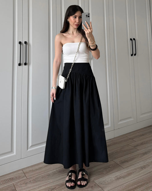 Black High Waist Gathered Maxi Skirt | تنورة طويلة باللون الاسود بخصر عالي وكسرات ناعمة