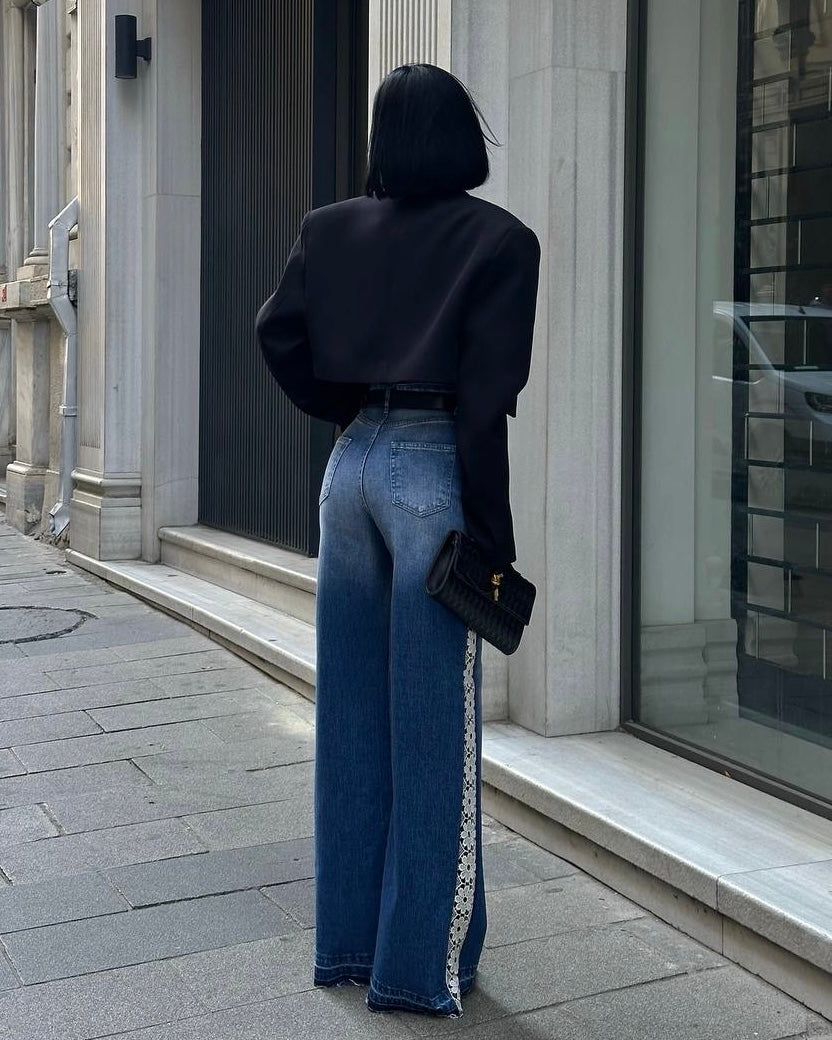 Lace Trim High Rise Wide Leg Jeans | جينز خصر عالي واسع الأرجل مع حواف دانتيل
