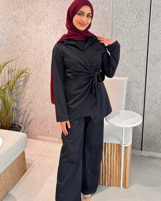 ‏Black Wrap Blouse and Wide-Leg Pants Set | طقم بلوزة لفّ باللون الاسود مع بنطال واسع