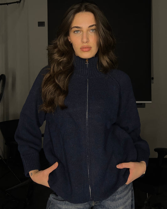 Navy Wool-Blend Zip-Up Cardigan with High Ribbed Collar | كارديغان صوف بسحاب بلون كحلي مع ياقة عالية مضلعة