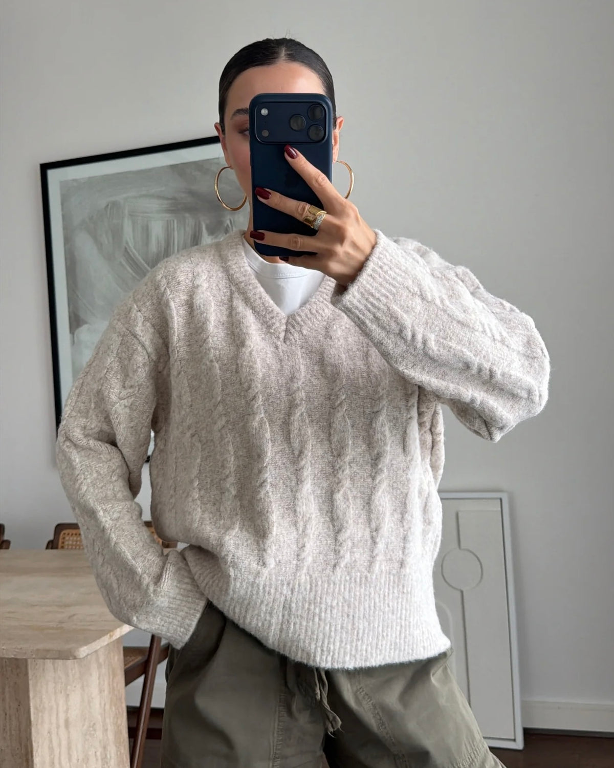 Cream Cable Knit Sweater with V-Neck & Ribbed Hem | بلوزة كريمي محبوكة بنقشة ضفائر وياقة ڤي
