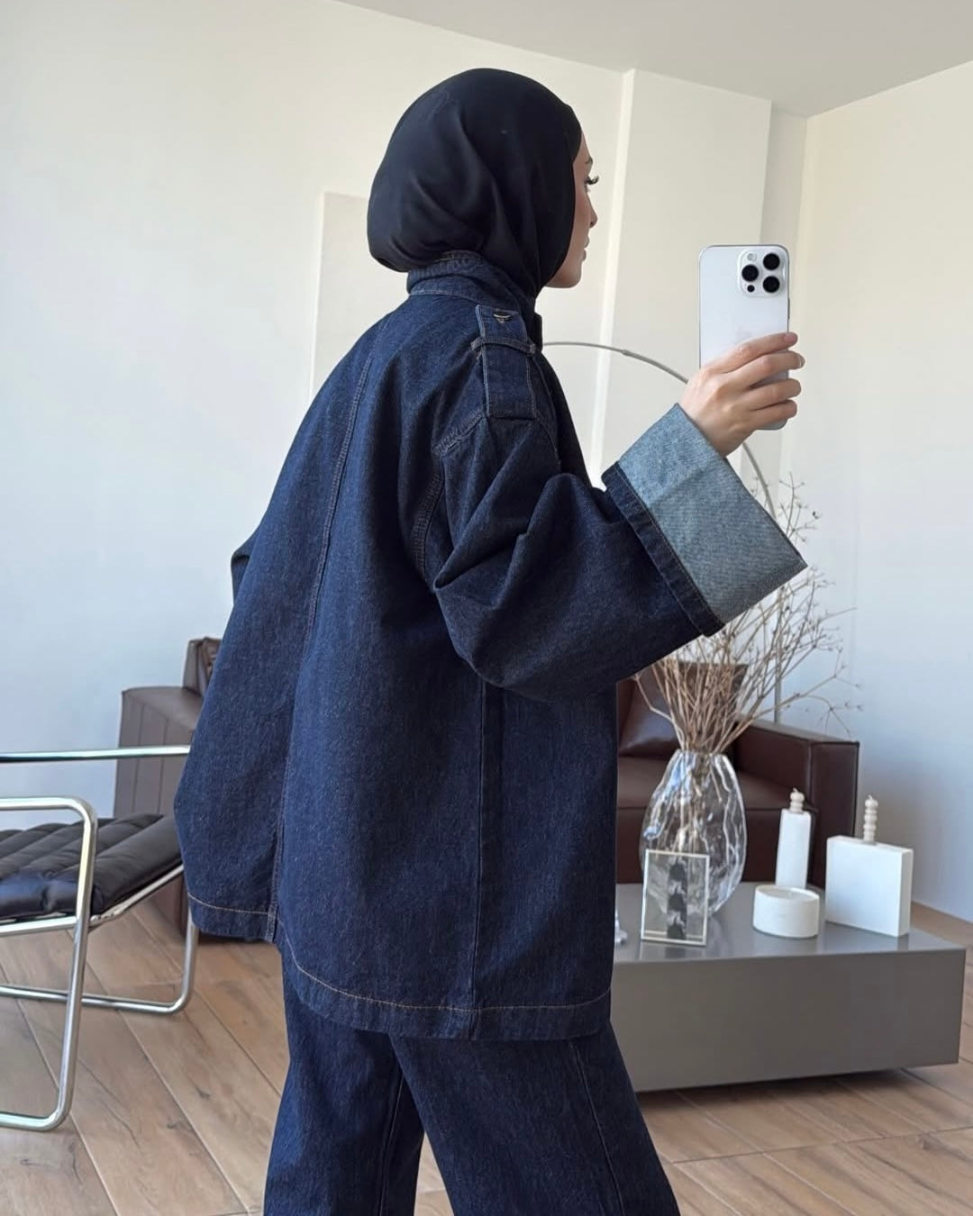 ‏Dark Indigo Denim Belted Utility Jacket & Wide-Leg Cuffed Pant Set | طقم جينز داكن جاكيت بحزام بأسلوب عملي وبنطال واسع بحافة مطوية