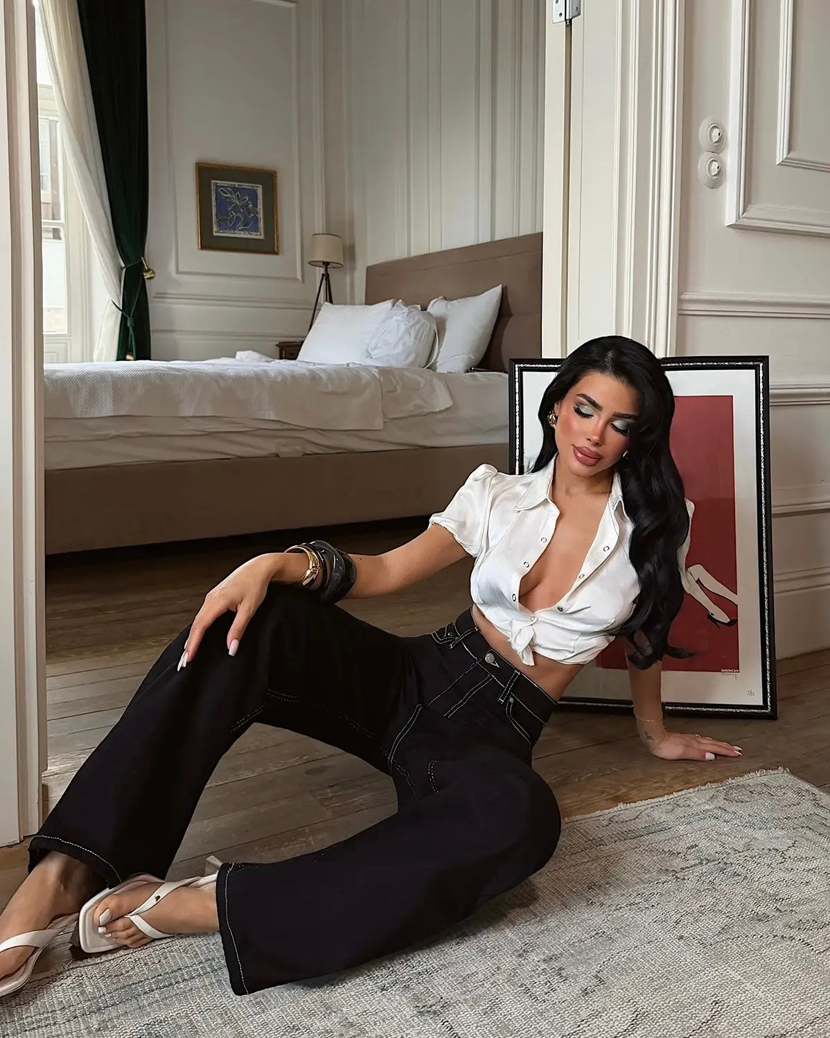 Black wide-leg pants | بنطلون أسود عريض