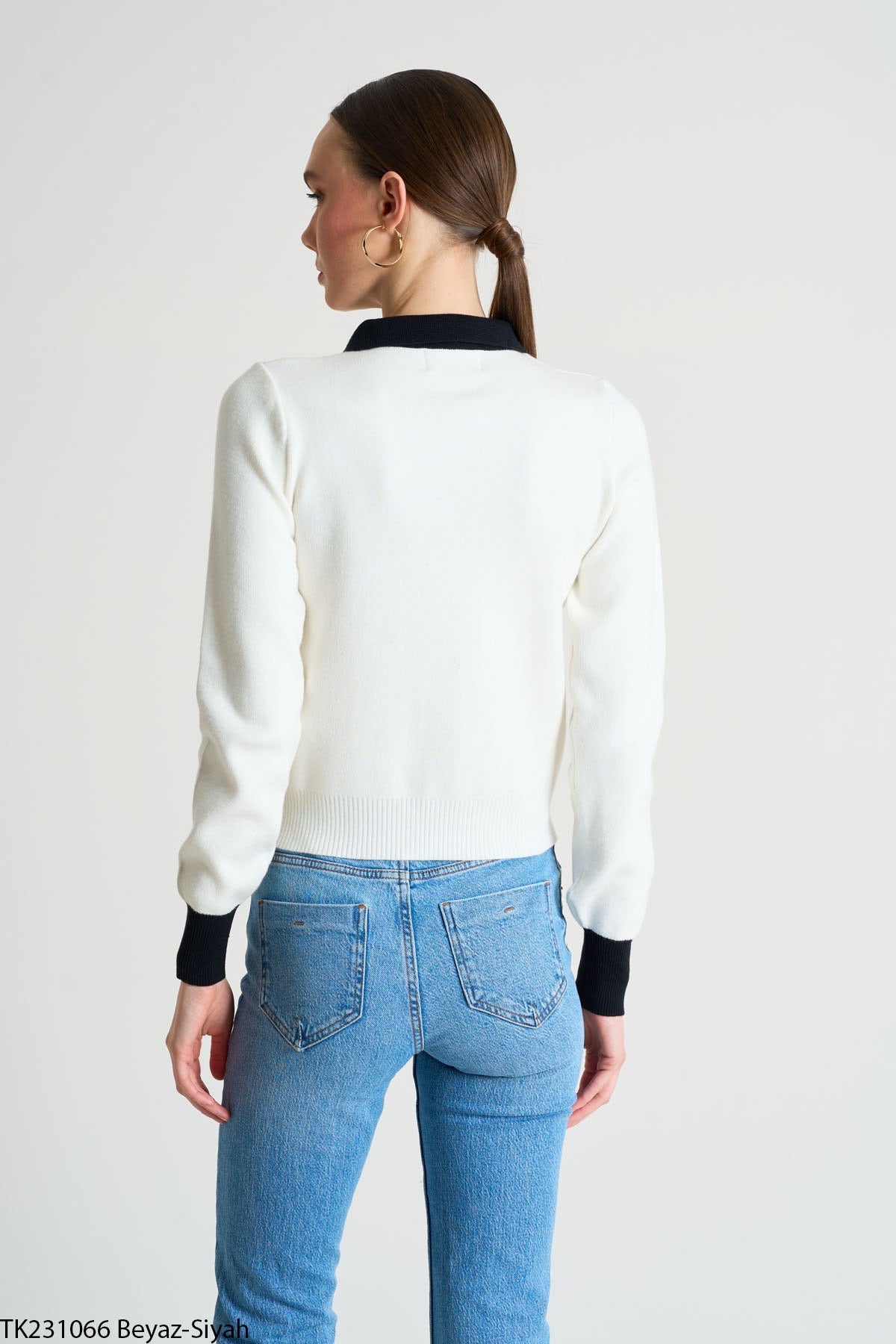 قمة محبوكة بلون مغاير