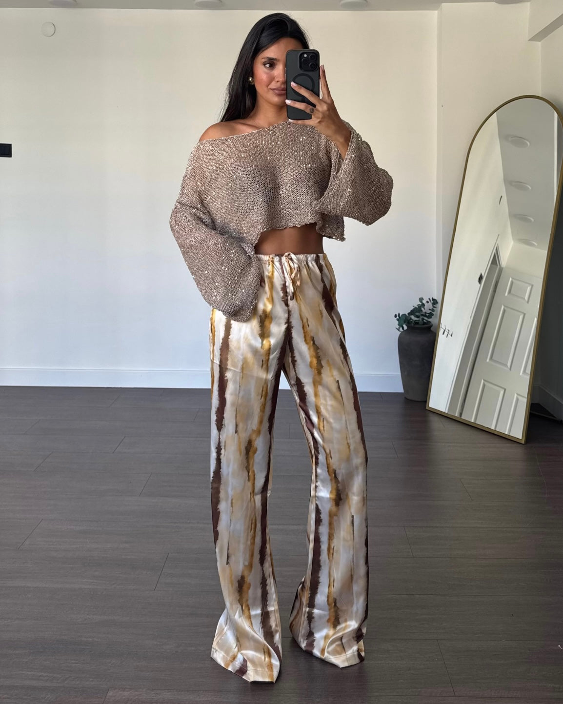 Satin Pants with Abstract Print | بنطلون ساتان بنقشة تاي داي