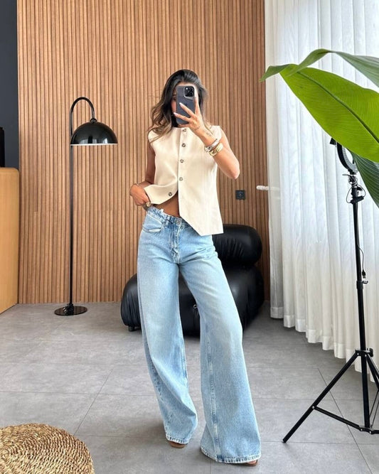 Vintage Light Blue High-Waist Wide Leg Jeans | جينز أزرق فاتح بستايل فينتج بخصر عالٍ  وأرجل واسعة