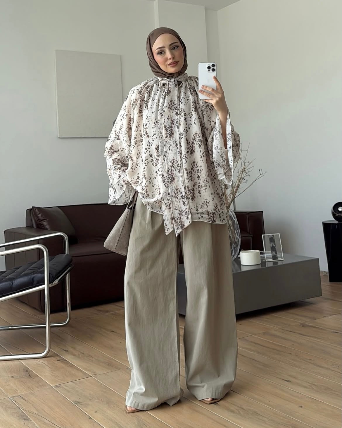 Animal Print Bow-Tie Blouse | بلوزة بطبعة جلد الفهد مع ربطة عنق v
