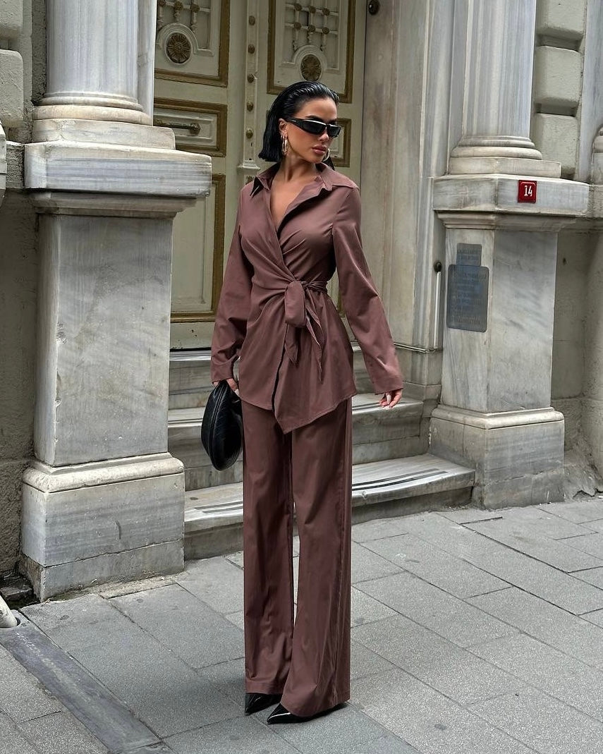‏Brown Wrap Blouse and Wide-Leg Pants Set | طقم بلوزة لفّ باللون البني مع بنطال واسع