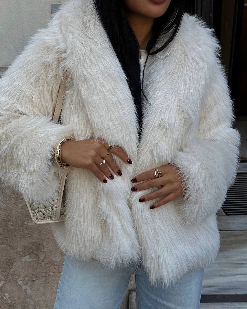 White Faux Fur Oversized Jacket | جاكيت فرو واسع باللون الابيض