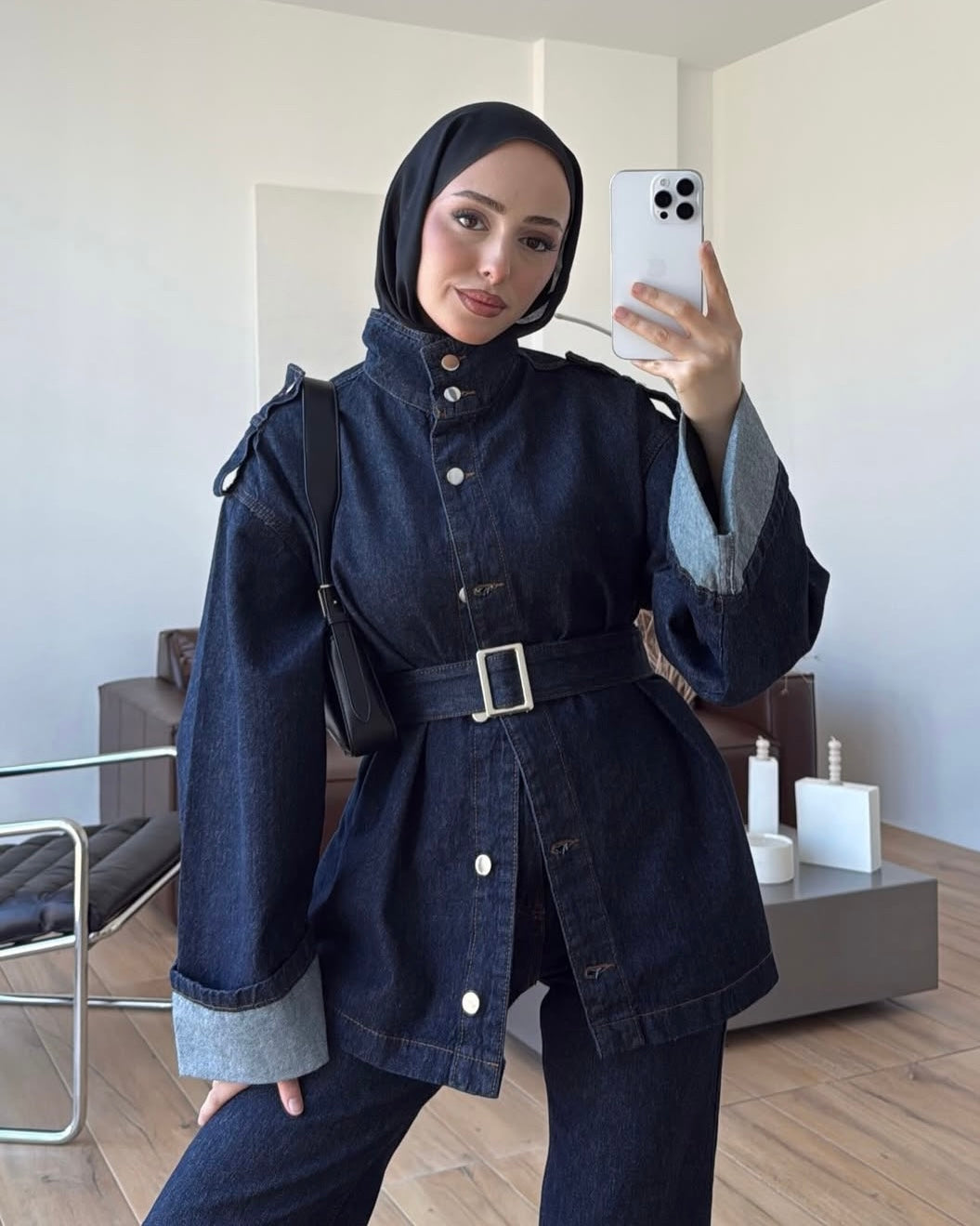 ‏Dark Indigo Denim Belted Utility Jacket & Wide-Leg Cuffed Pant Set | طقم جينز داكن جاكيت بحزام بأسلوب عملي وبنطال واسع بحافة مطوية
