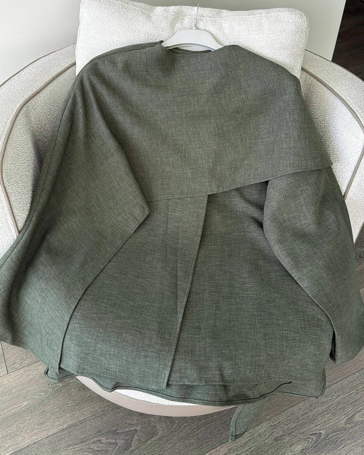 Green Asymmetrical Cape Top | توب كيب غير متماثل باللون الاخضر