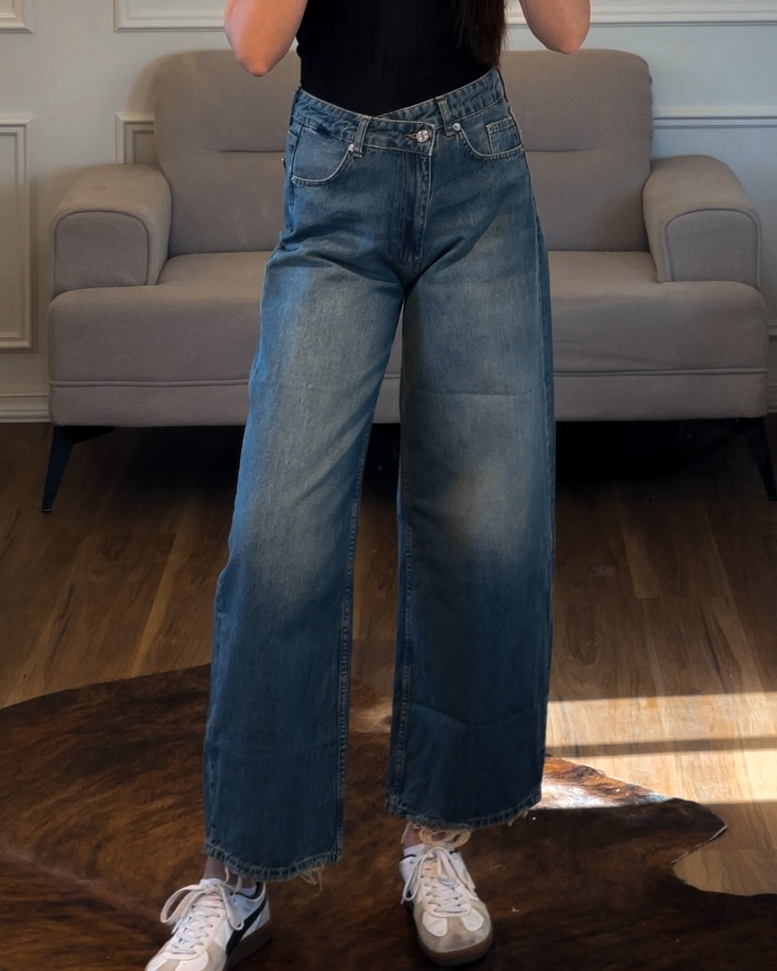 Asymmetrical Retro High-Rise Denim Jeans | جينز دنيم بخصرٍ عالٍ بتصميم غير متماثل