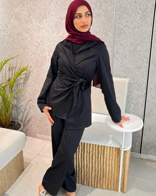‏Black Wrap Blouse and Wide-Leg Pants Set | طقم بلوزة لفّ باللون الاسود مع بنطال واسع