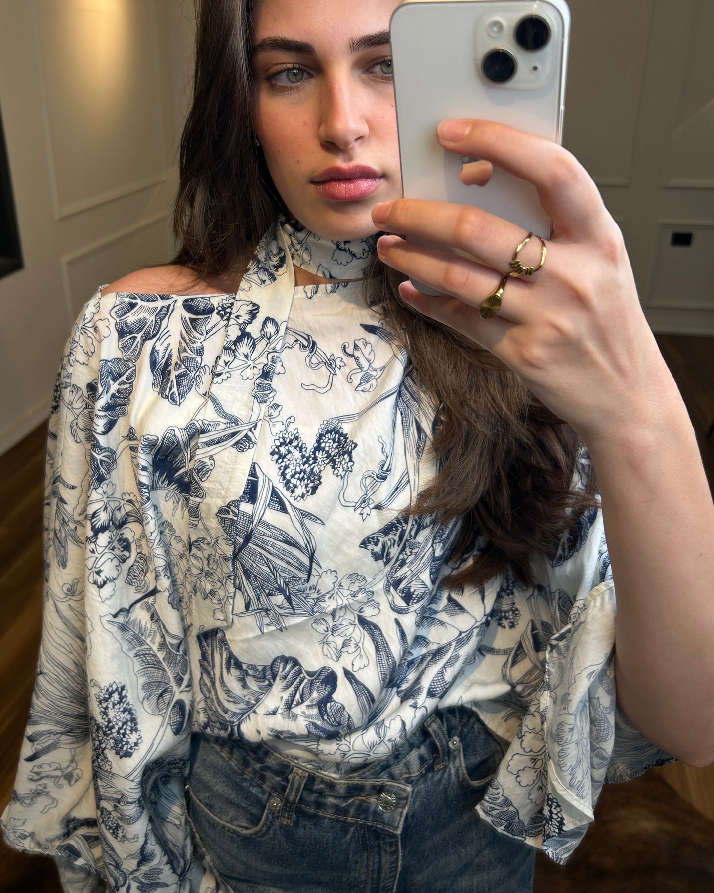 Elegant Floral Print Cut-Out Blouse | بلوزة أنيقة بنقشة ورود وقصّة كتف مكشوفة