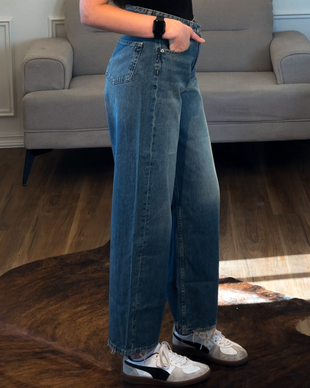 Asymmetrical Retro High-Rise Denim Jeans | جينز دنيم بخصرٍ عالٍ بتصميم غير متماثل