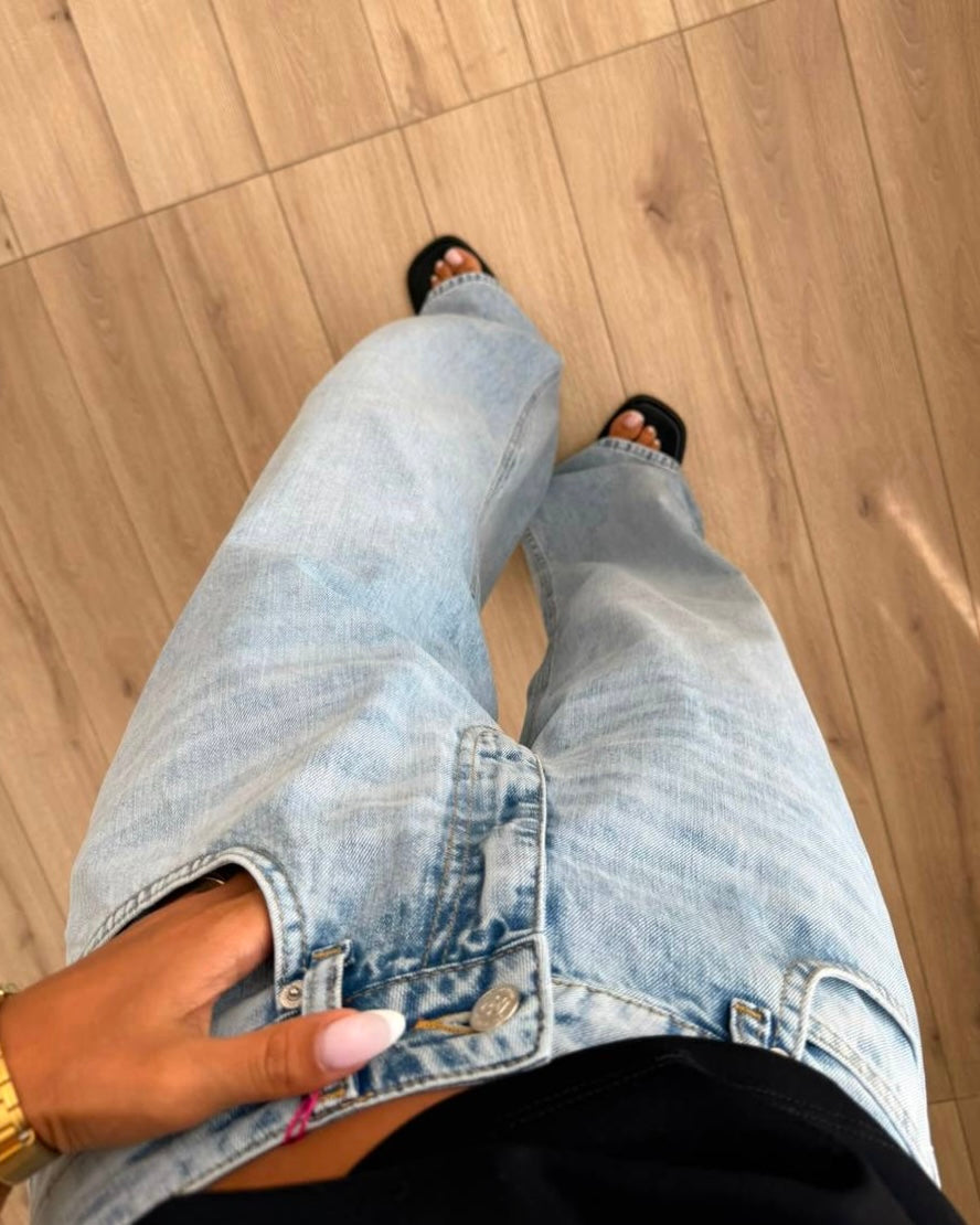 Light Wash High-Waisted Wide-Leg Jeans | جينز فاتح بخصر عالي وقصة واسعة