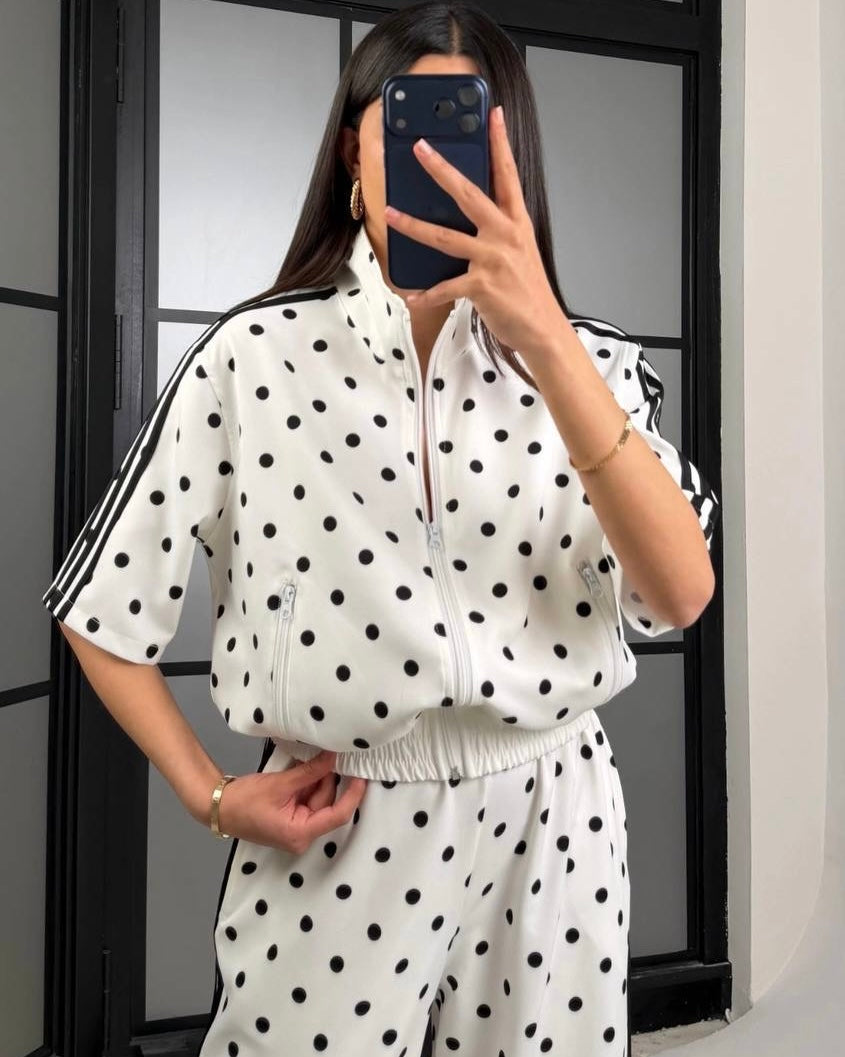 White polka dot tracksuit|    طقم رياضي أبيض منقط