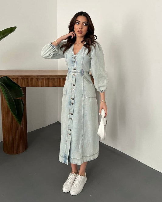 Light Wash Buttoned Denim Midi Dress with Puff Sleeves | فستان جينز ميدي فاتح بأزرار امامية وأكمام منفوشة