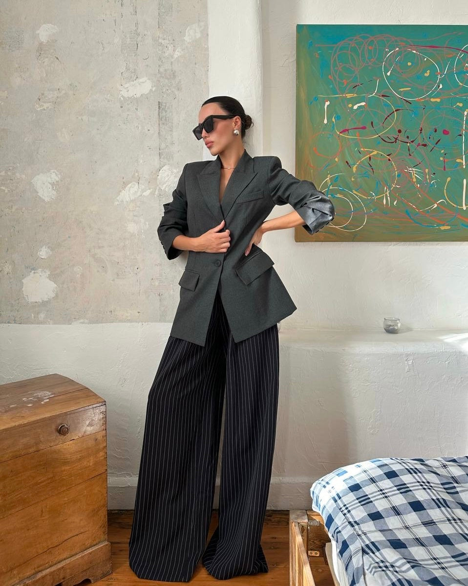 High-Waisted Black Pinstripe Wide-Leg Pants | بنطلون أسود مخطط عالي الخصر واسع