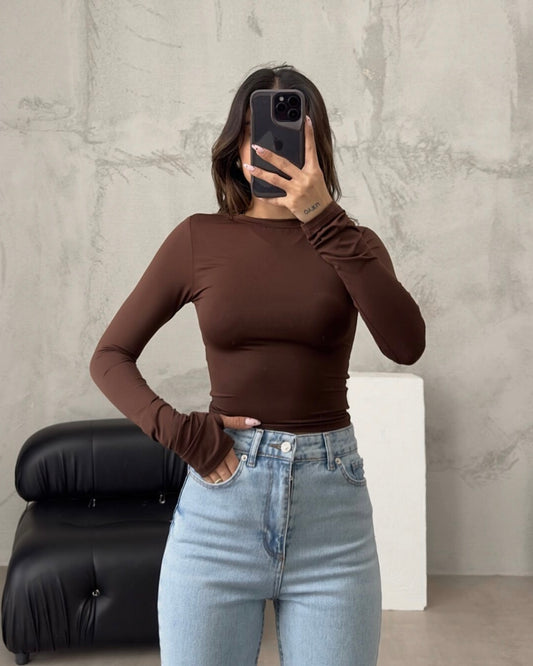 חלק חום עם שרוול ארוך