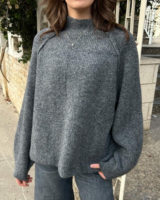 Charcoal Textured Knit Oversized Sweater | بلوزة شاركول محبوكة بنسيج مُحكم وقَصّة واسعة
