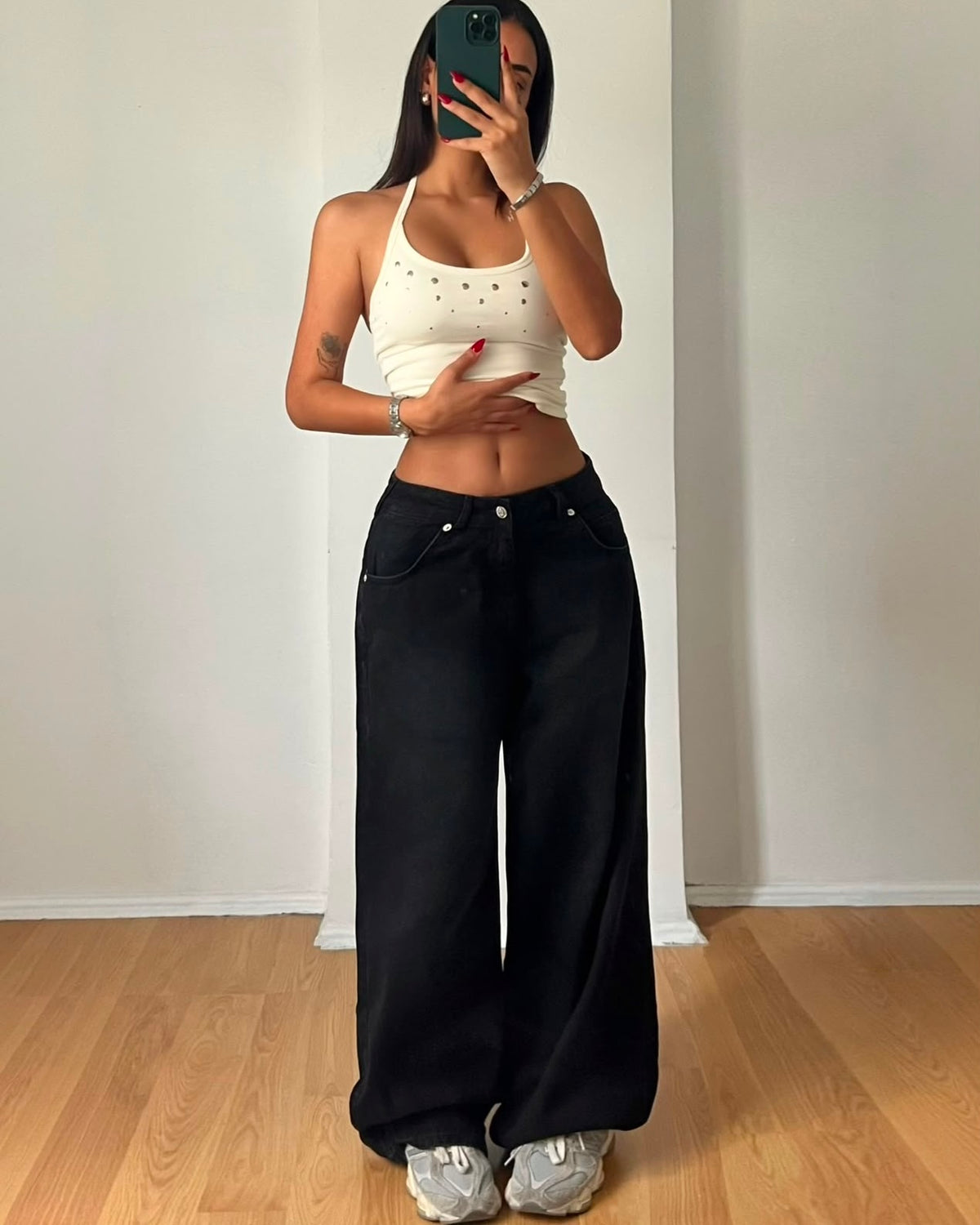 High-Waisted Black Baggy Denim Jeans | جينز أسود بخصر عالي وقصة باغي واسعة