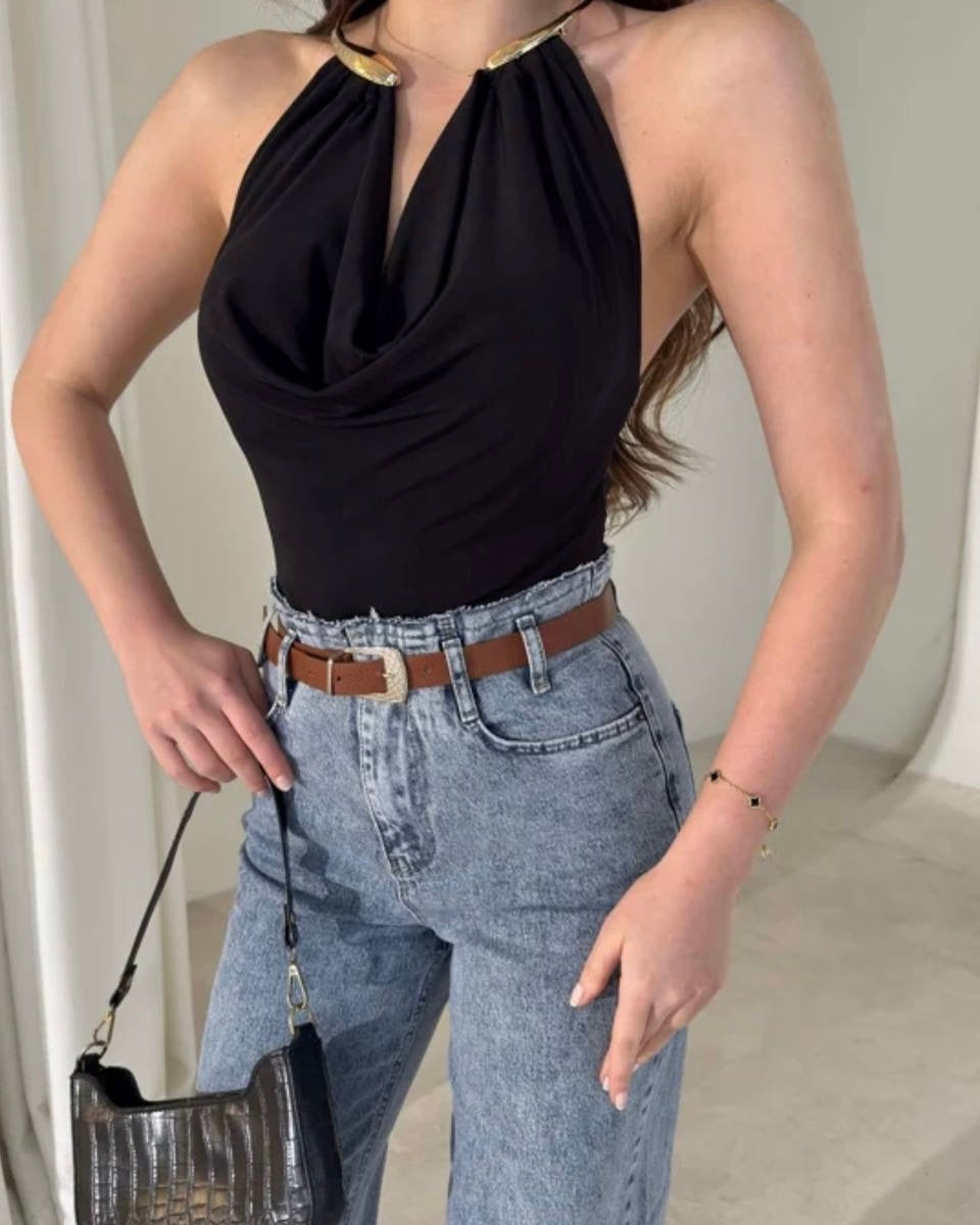 Black Draped Halter Top| بلوزة هالتر بفتحة صدر باللون الأسود