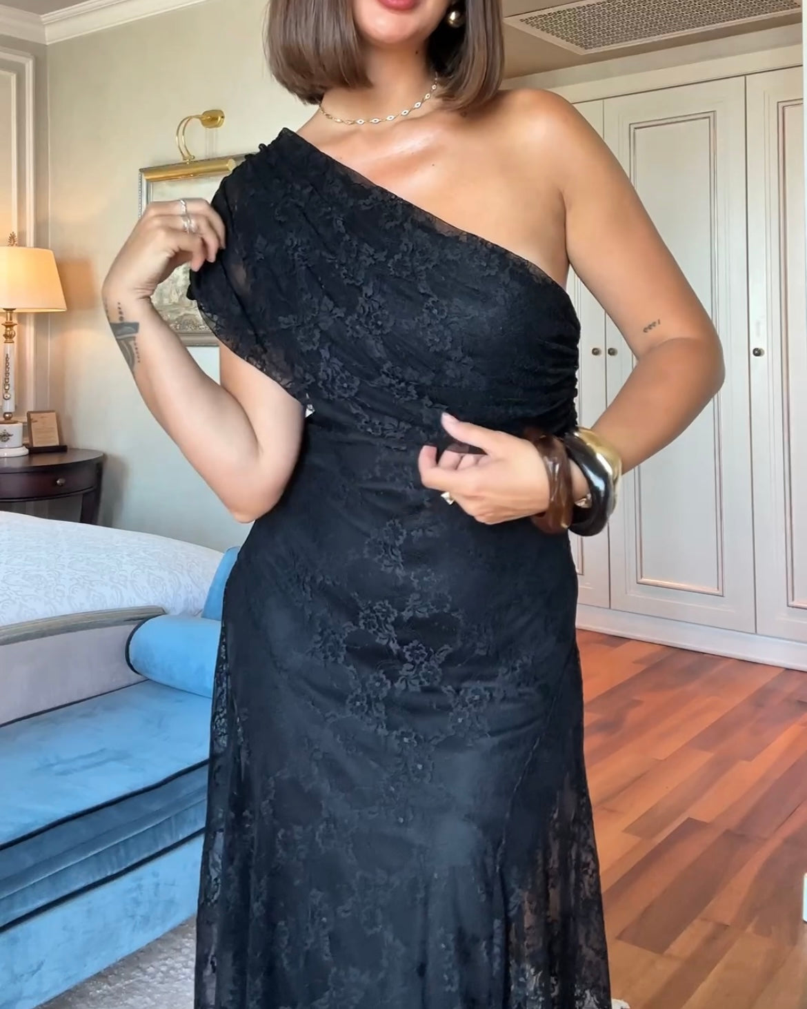 Elegant One-Shoulder Lace Maxi Dress | فستان ماكسي دانتيل بكتف واحد