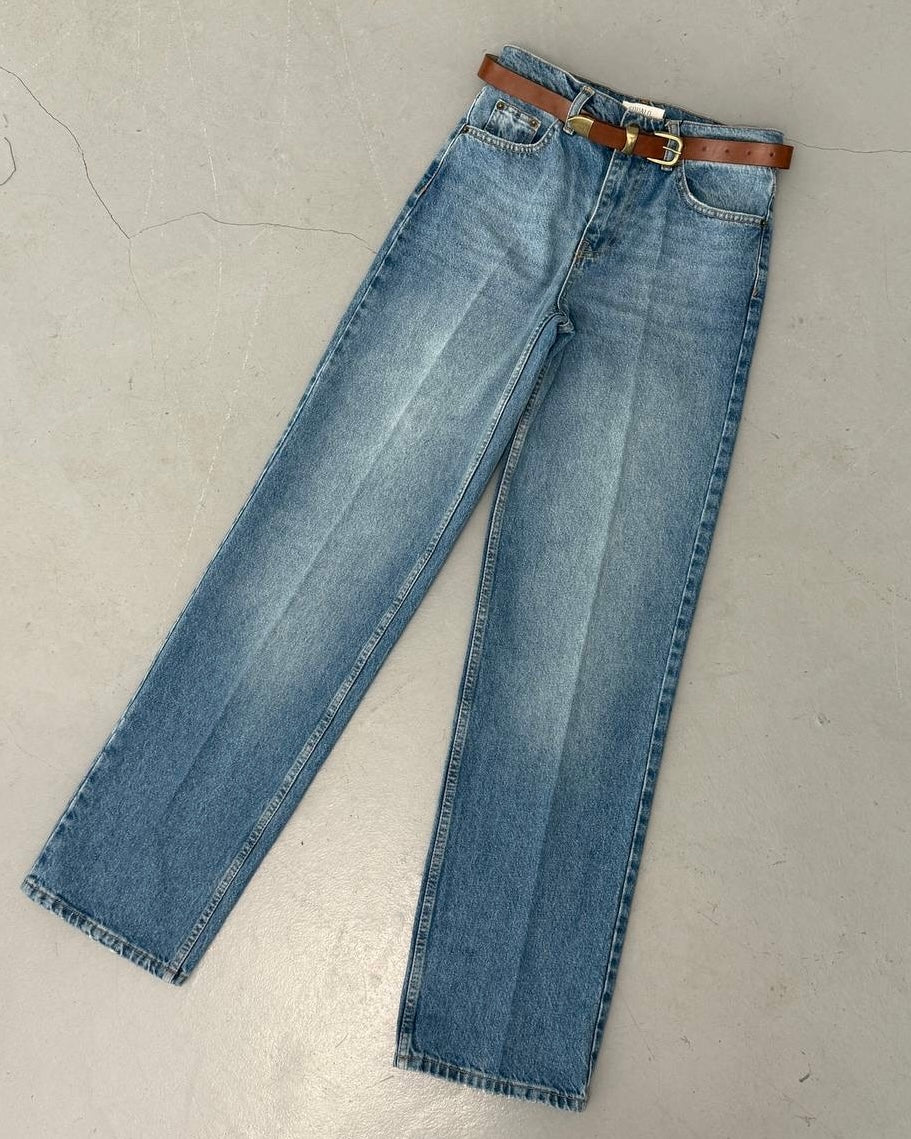 Light Blue High Waist Denim Jeans | جينز أزرق فاتح بخصر عالي وقصة مستقيمة كلاسيكية