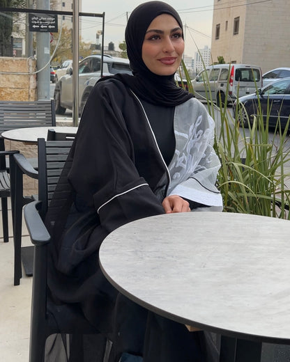 قفطان اسود فخم مزغرف بتطريز ابيض