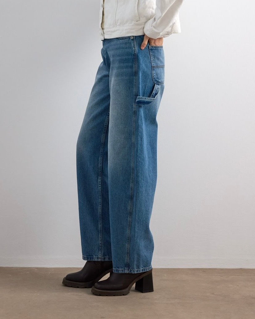 Classic Blue High-Waist Jeans with Adjustable Side Buckles | جينز كلاسيكي أزرق بخصر عالٍ مع أبازيم جانبية