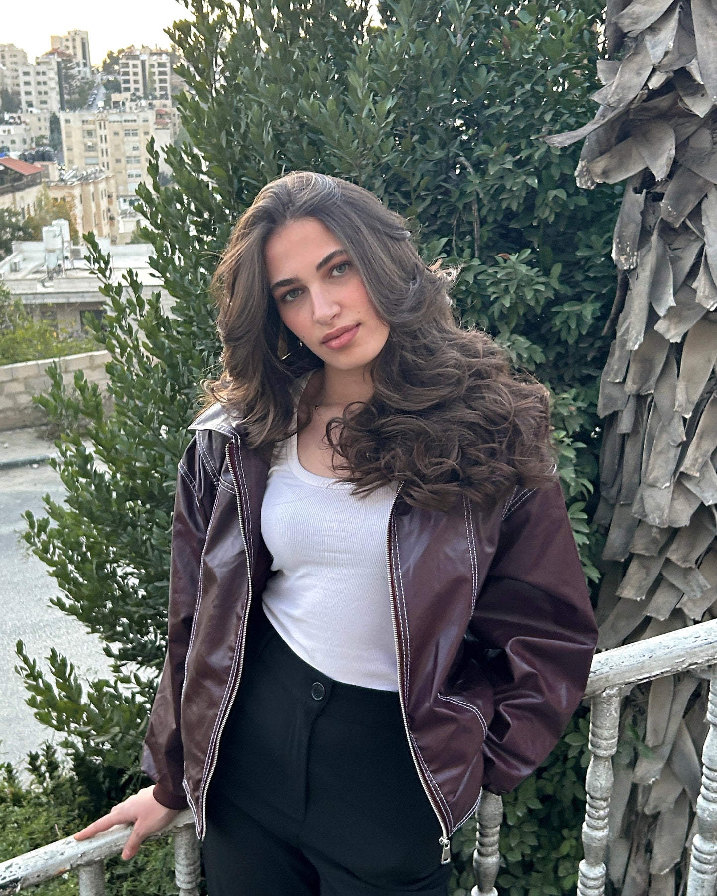 ‏Timeless Maroon Leather Bomber Jacket | ‏جاكيت بومبر من الجلد باللون الخمري الغامق الكلاسيكي