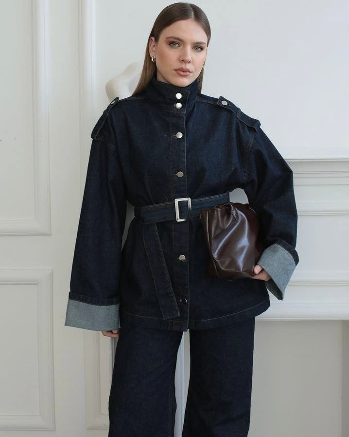 ‏Dark Indigo Denim Belted Utility Jacket & Wide-Leg Cuffed Pant Set | طقم جينز داكن جاكيت بحزام بأسلوب عملي وبنطال واسع بحافة مطوية