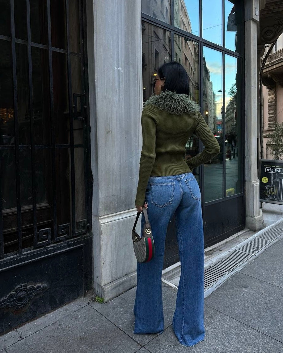 High Rise Wide Leg Jeans Medium Wash Frayed Hem | جينز أزرق واسع بخصر مرتفع بحافة ممزقة