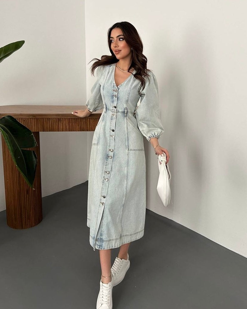 Light Wash Buttoned Denim Midi Dress with Puff Sleeves | فستان جينز ميدي فاتح بأزرار امامية وأكمام منفوشة
