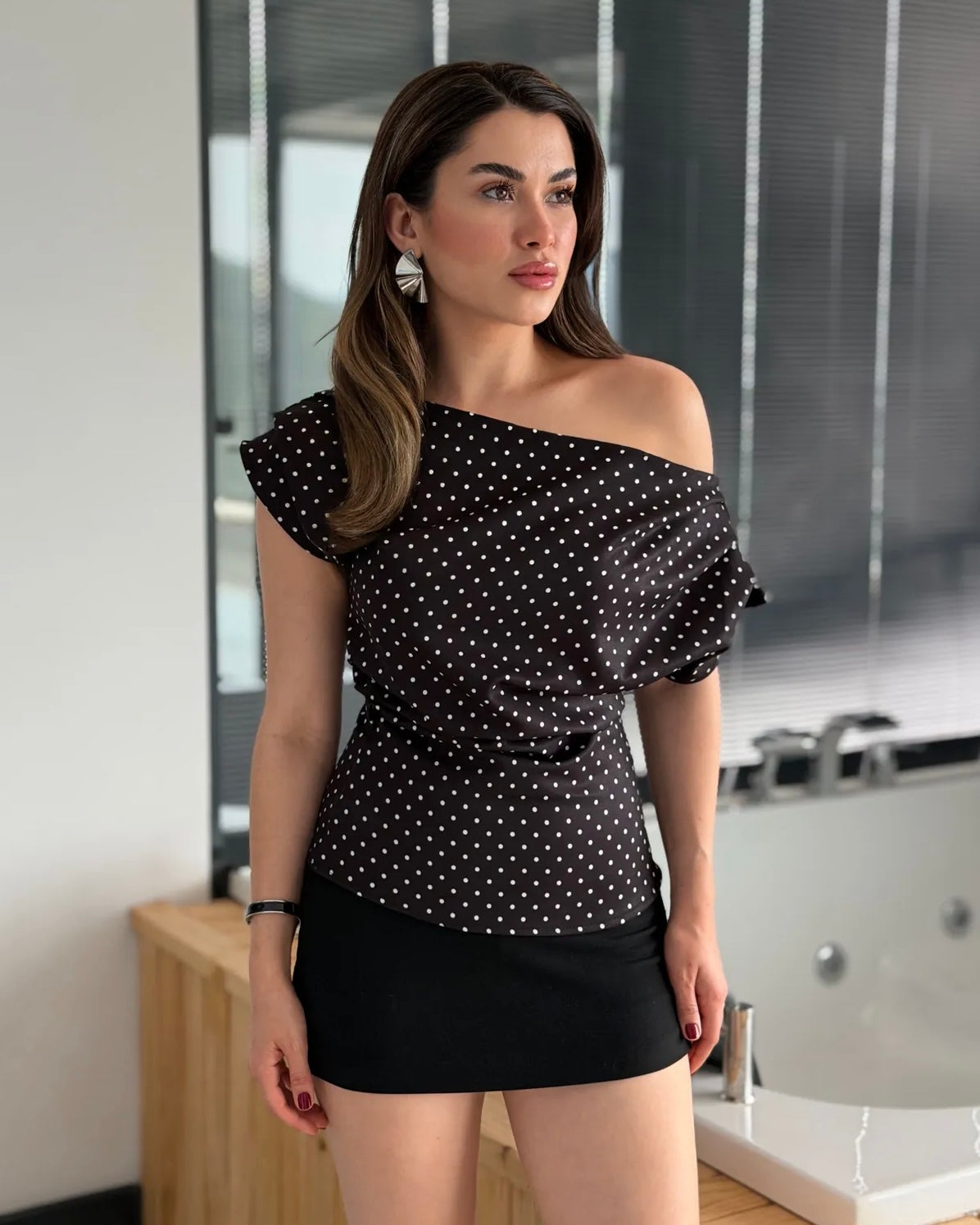 Black Polka Dot Off-Shoulder Top | توب منقط بقصة أوف شولدر